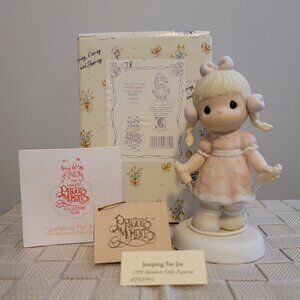 VINTAGE PRECIOUS MOMENTS FIGURINE "JUMPING FOR JOY" 1998 GIRL JUMPROPE